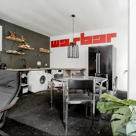Charming Private - Nearby Station Apartman